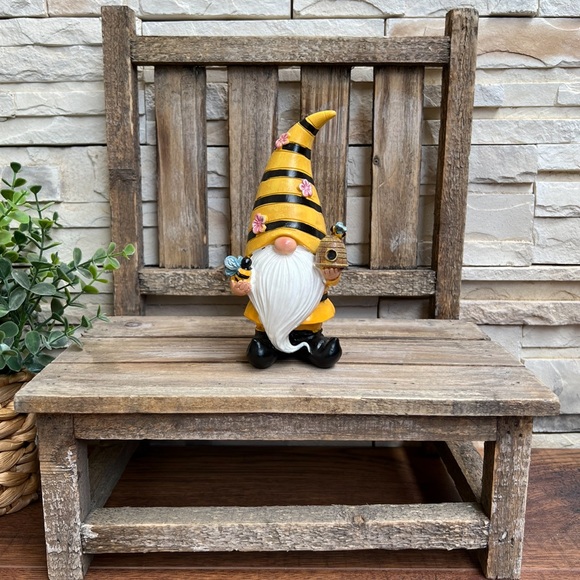 🆕 Bumble 🐝 Bee 6" H Resin Gnome Holding a Beehive! - Picture 4 of 7